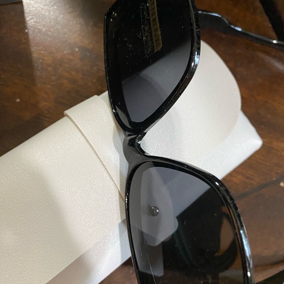 Snap on sunglasses that fits all eyeglasses - Picture 4 of 4